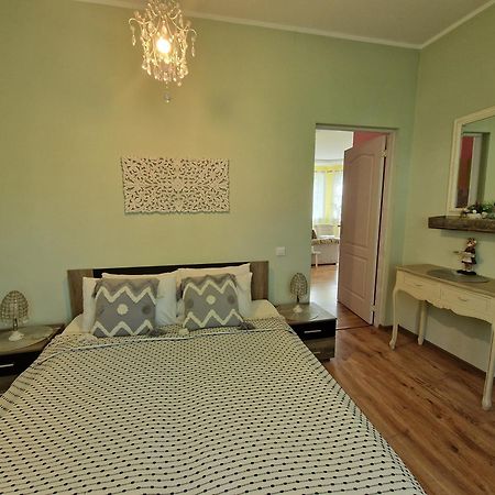 ריגה Boutigue City House With Terrace And Garden Free Parking מראה חיצוני תמונה